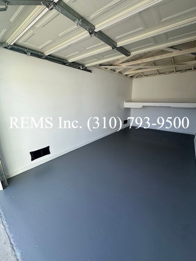 Building Photo - 4750-4752 W 164th Street