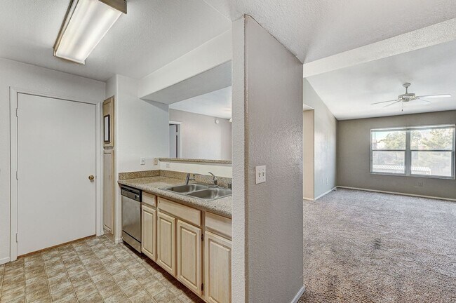 Building Photo - 555 E Silverado Ranch Blvd