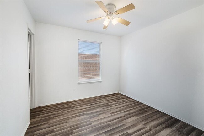 Building Photo - 120 Mallard Ln