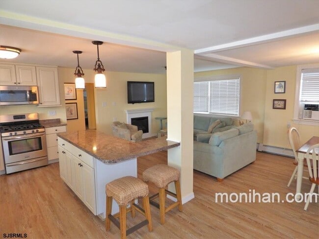 Building Photo - 875 Stenton Pl