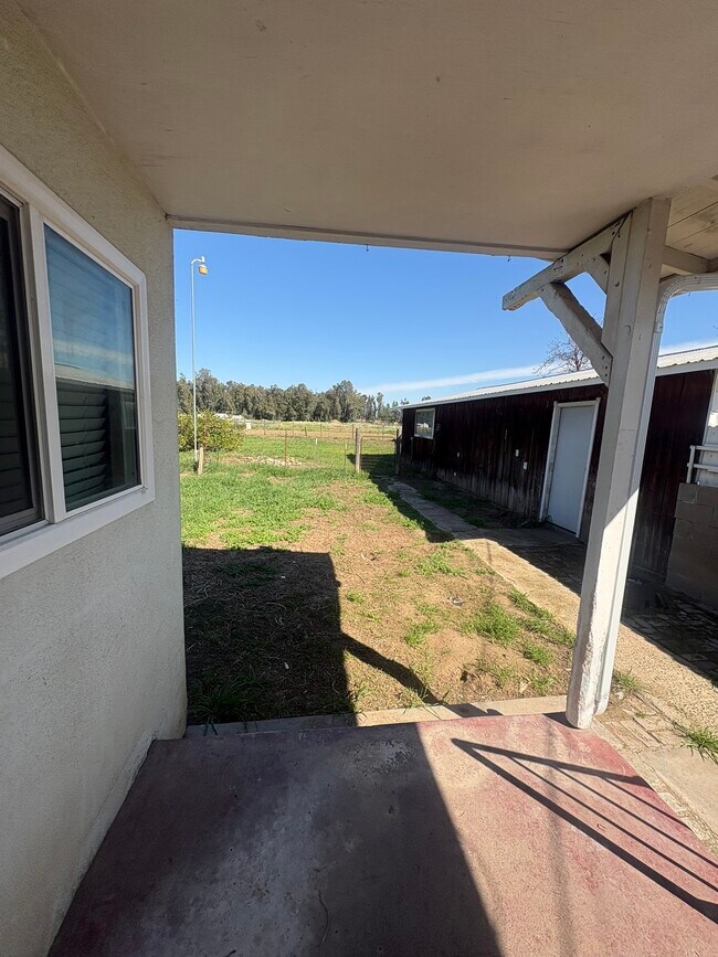 Building Photo - 6832 E Harvey Ave