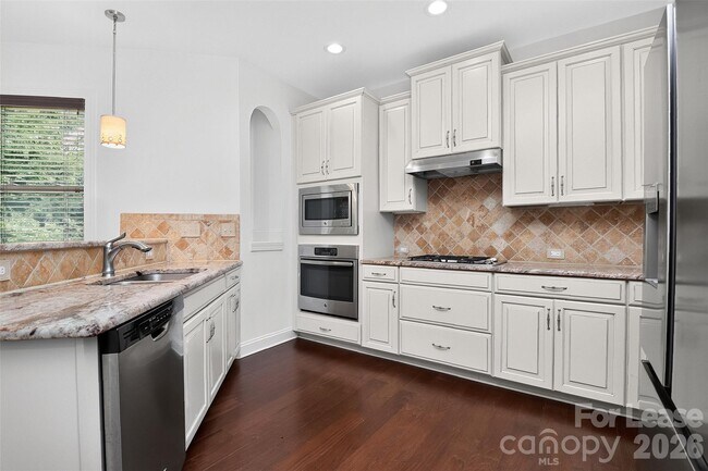 Building Photo - 549 Daventry Ct