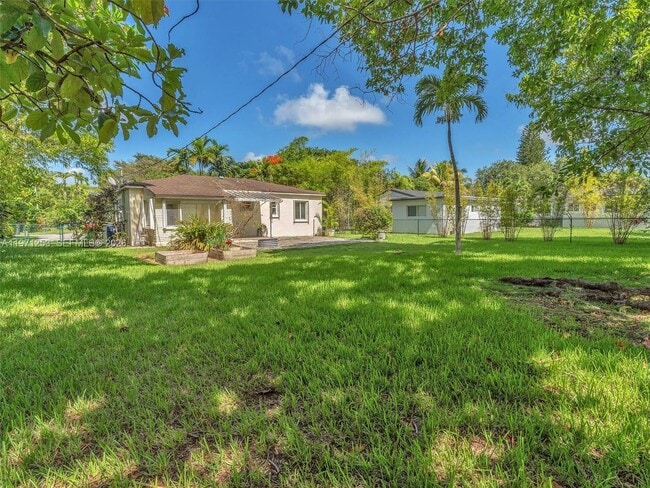 Building Photo - 6510 SW 63rd Ct