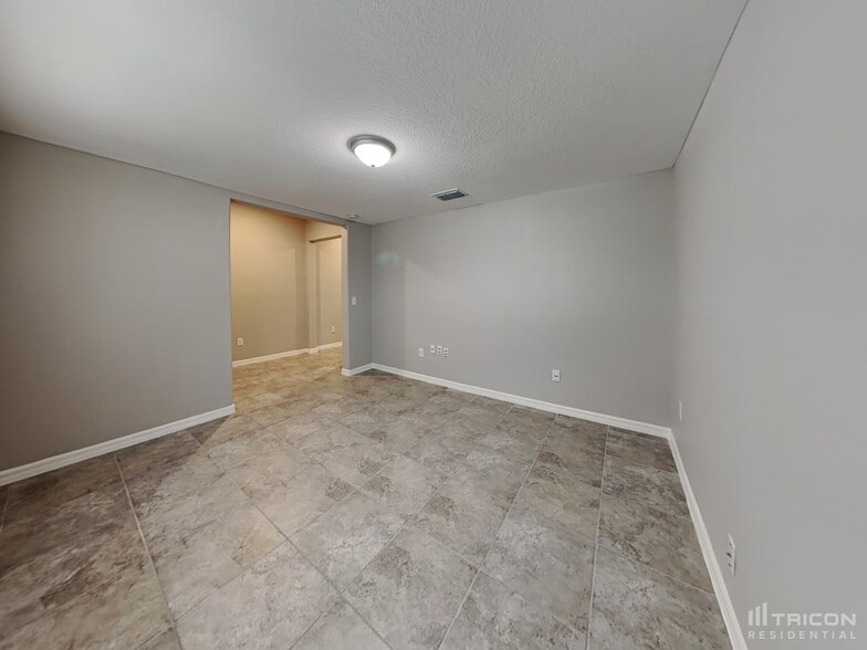 Building Photo - 9701 Sage Creek Dr