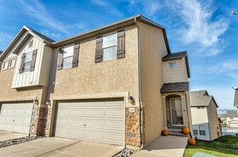 Building Photo - 1233 Firefly Dr