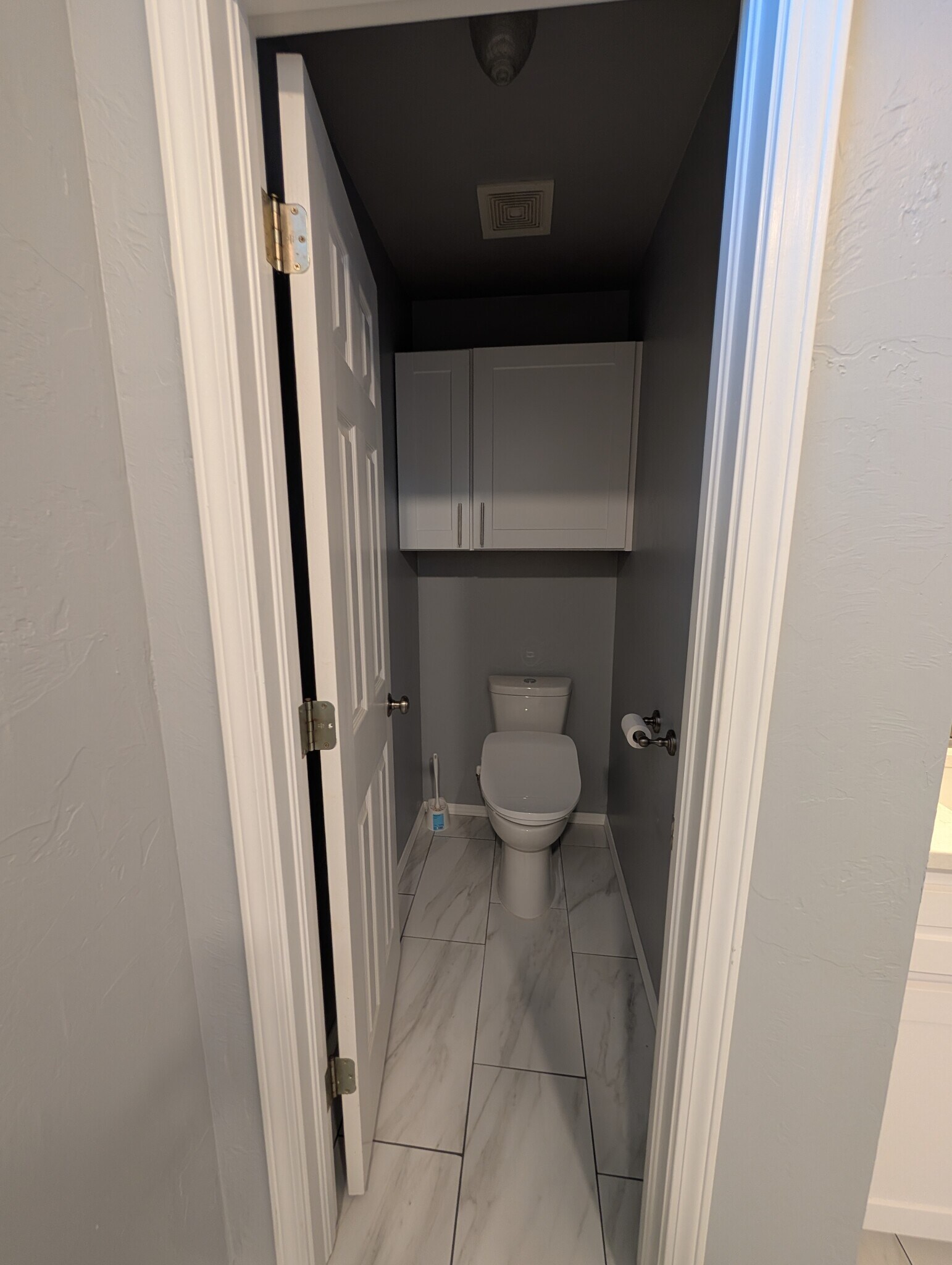 Private toilet area - 8701 NW 116th St