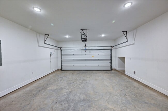 Building Photo - 7643 Meadow Mouse Ln