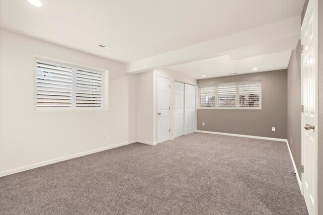 Building Photo - 326 Moss Rock Way