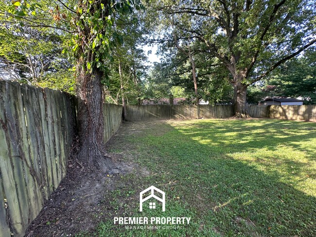 Building Photo - Move-In Ready 4BR Home in 38134 - Airy Living Spaces & Private Backyard