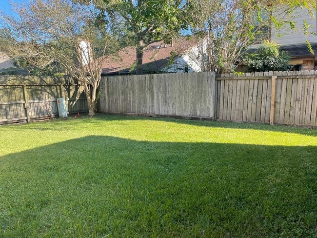 Building Photo - 14227 Sandfield Dr