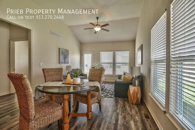 Building Photo - 443 W Apache St