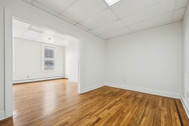 Building Photo - 570 Newark Ave