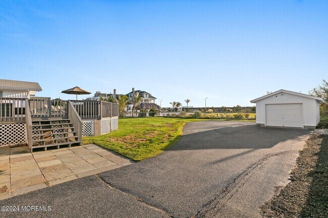 Building Photo - 65 Seaview Ave