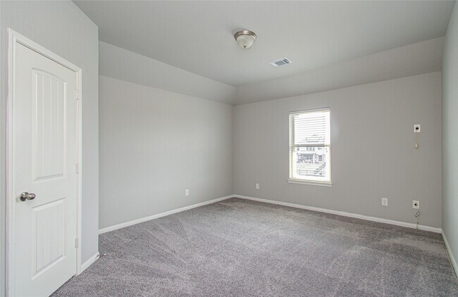 Building Photo - 24331 Kee Cresta Ct