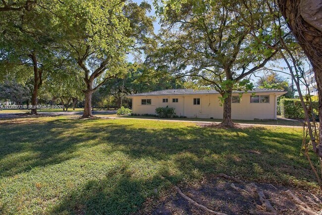 Building Photo - 5400 Orduna Dr