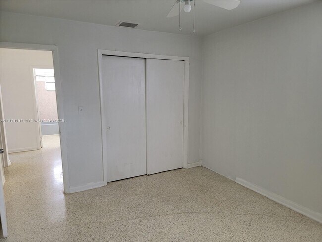 Building Photo - 3375 SW 28th St