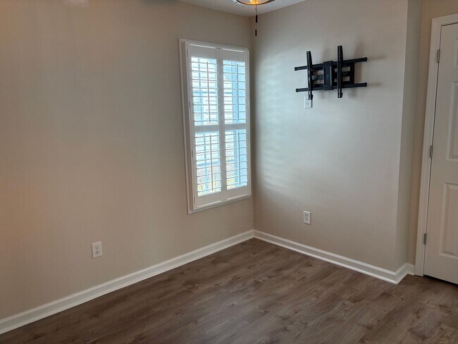 Building Photo - 3154 Shorecrest Bay Dr