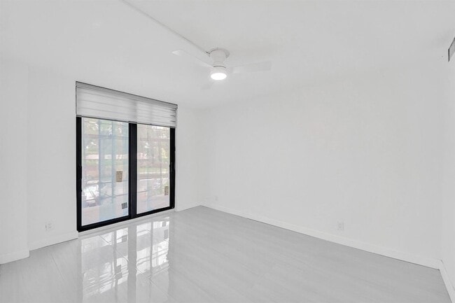 Building Photo - 3800 N Hills Dr