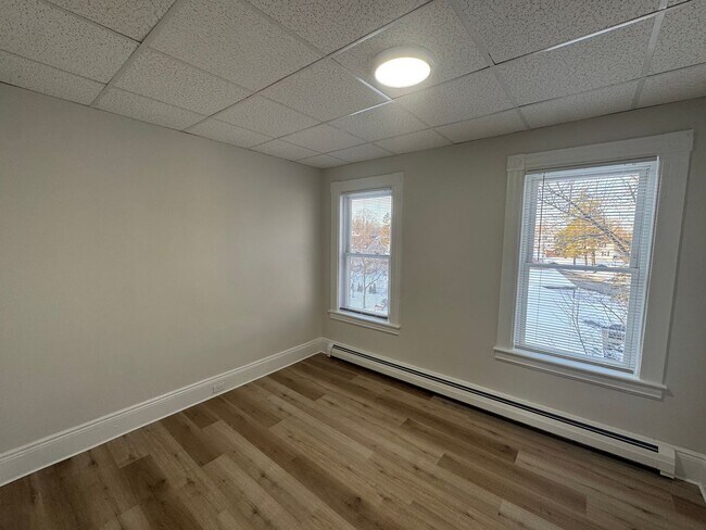 Building Photo - 16 Avon St