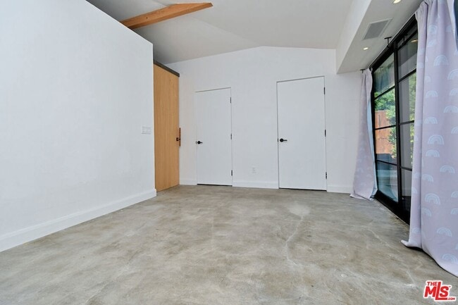 Building Photo - 2145 Linda Flora Dr