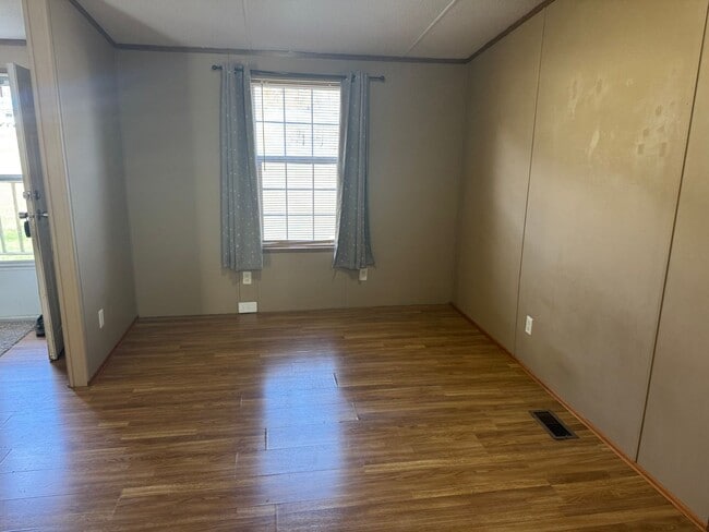 Building Photo - 3 Bedroom 2 Bathroom Mobile Home located in Rogersville, TN