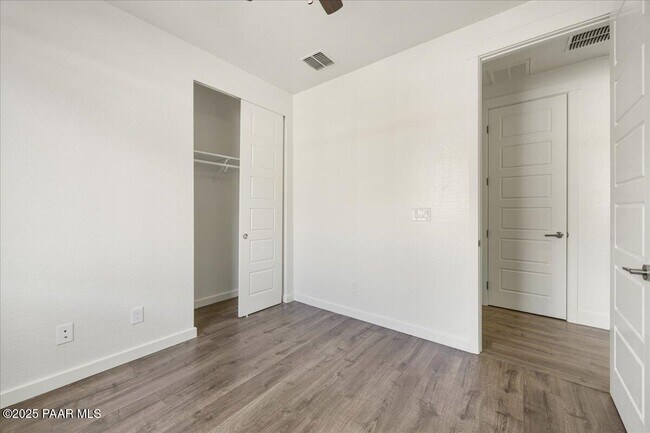 Building Photo - 1643 Stratford Pl