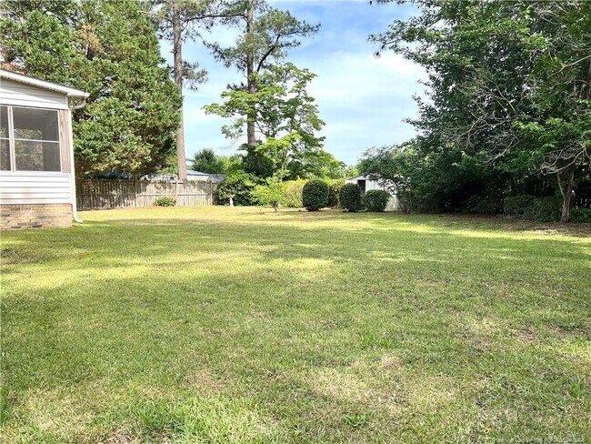 Building Photo - 6017 Lakeway Dr