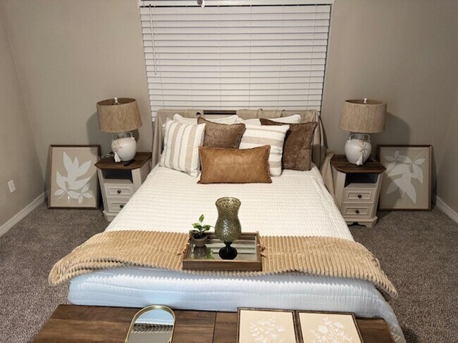 Building Photo - 1833 Sundown Dr