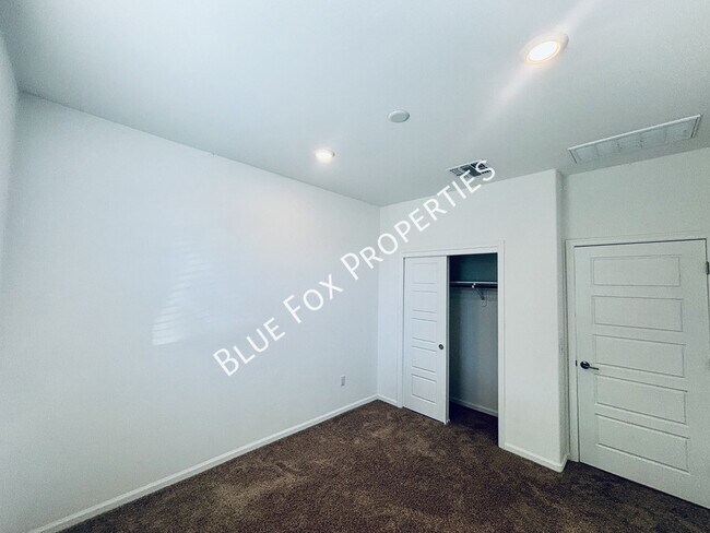 Building Photo - 7846 S Sugarbend Dr