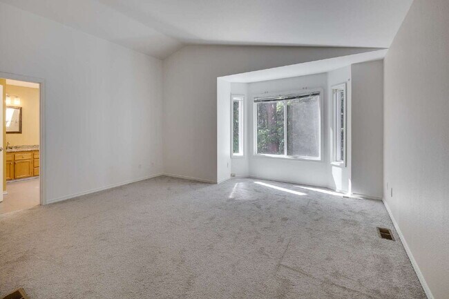 Building Photo - Beautifully Updated 4-Bedroom Home in Sammamish!- AVAILABLE NOW FOR RENT!!