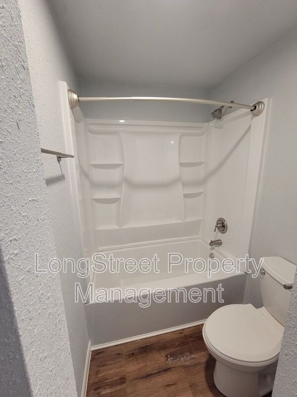 Building Photo - 3141 N Shore Dr SE