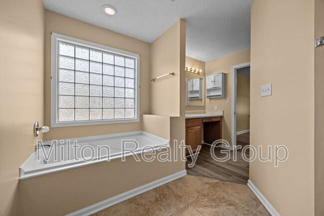 Building Photo - 101 Fairwoods Ct