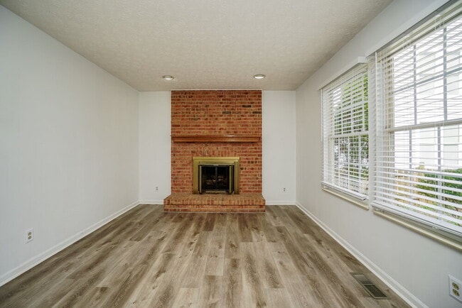 Building Photo - 3888 Driscoll Ct