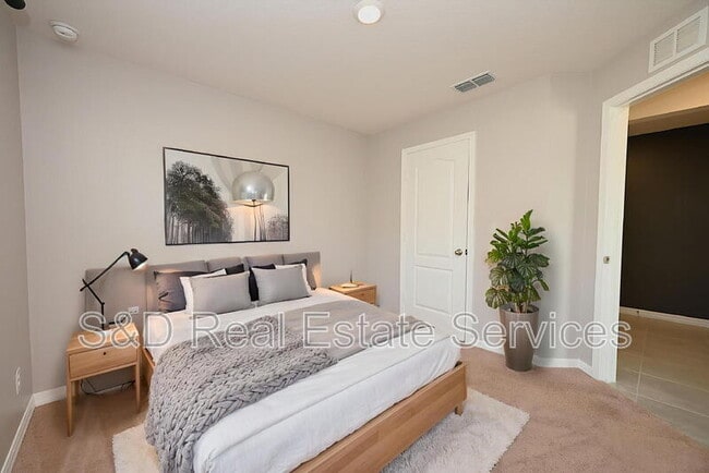 Building Photo - 1563 Swan Lake Cir
