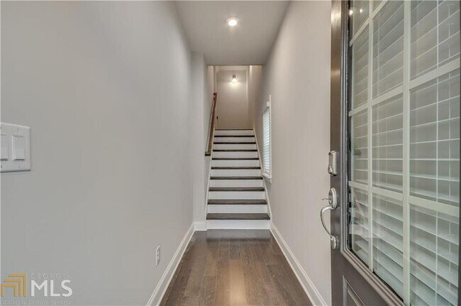 Building Photo - 1395 Live Oak Lane
