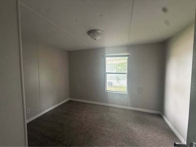 Building Photo - Home For Rent