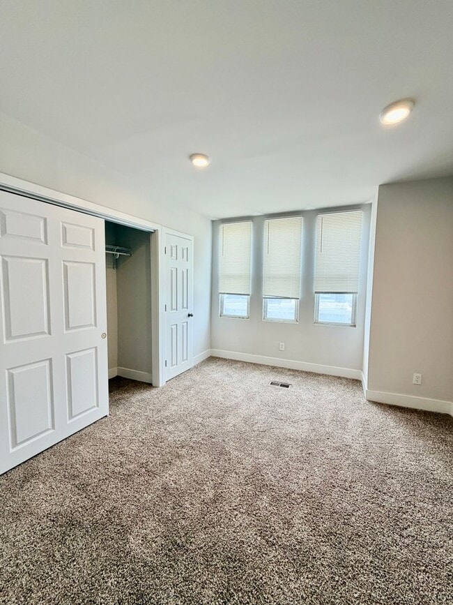 Building Photo - Pet-Friendly 3-Bedroom Home with Central A/C, In-Unit Laundry