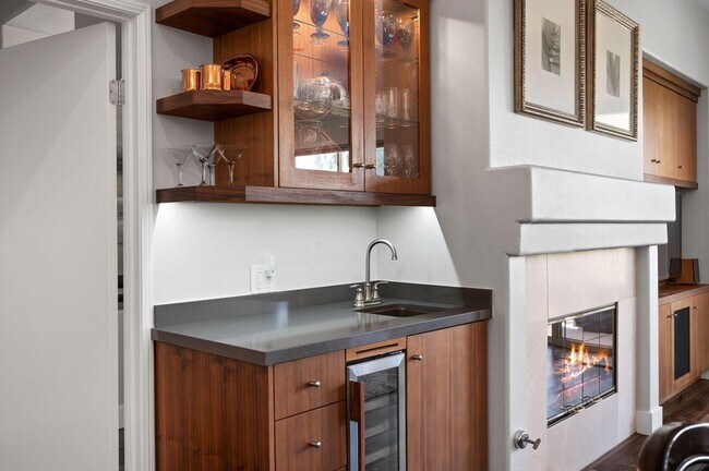 Building Photo - 105 N Kavenish Dr