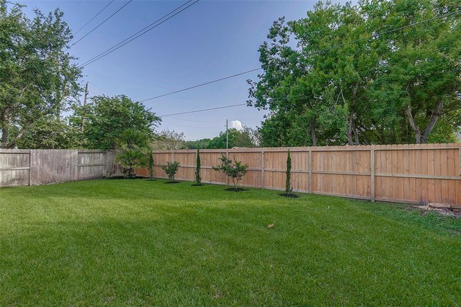 Building Photo - 23763 River Pl Dr