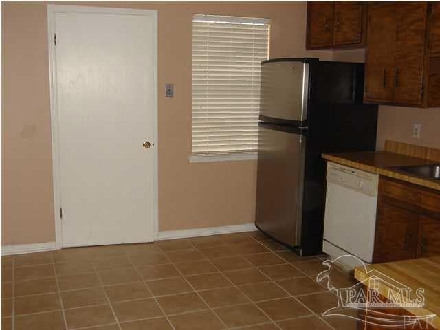 Building Photo - 205 McClure Dr