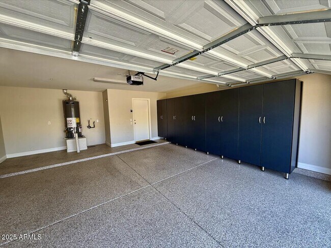 Building Photo - 10429 E Hillery Dr