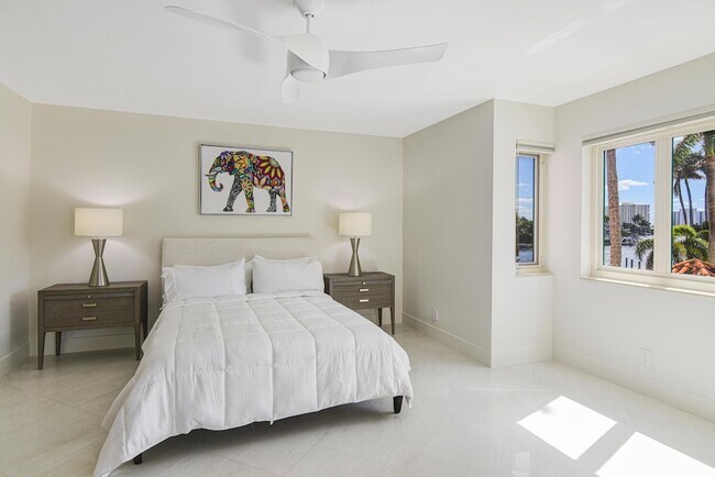 Building Photo - 100 SE 5th Ave