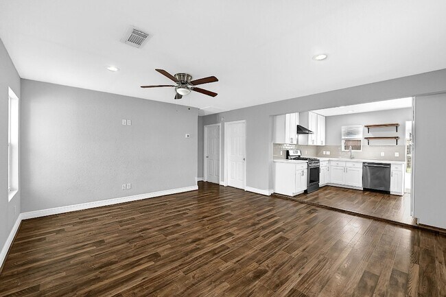 Building Photo - 7710 Erath St