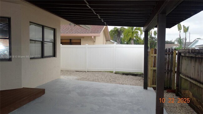 Building Photo - 219 SE 8th St