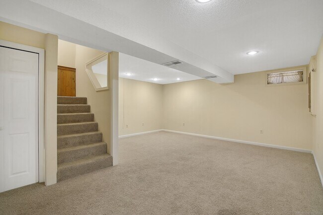 Building Photo - 94 Oak Ridge Dr