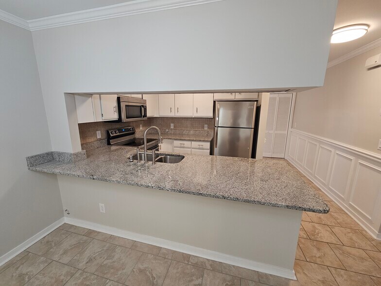 Building Photo - 1507 Military Cutoff Rd