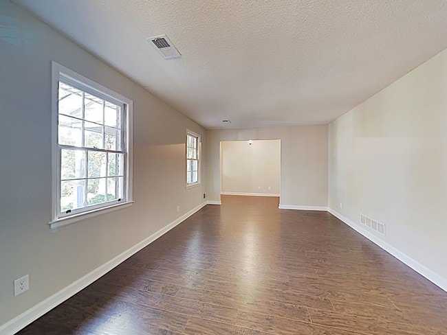 Building Photo - 4200 Oakridge Dr Columbia SC 29204