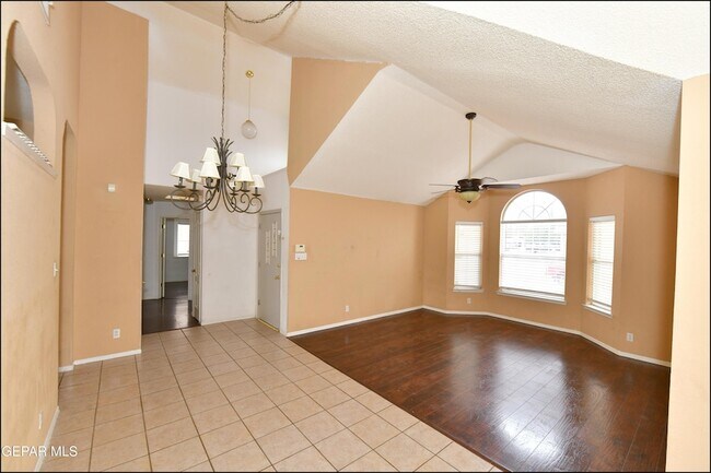 Building Photo - 7737 Plaza Azul Rd
