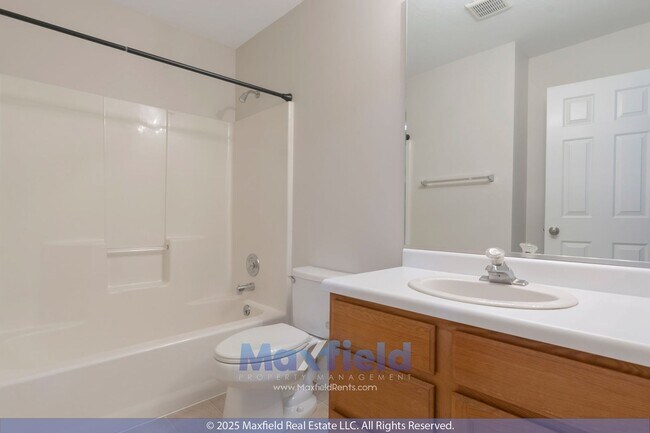 Building Photo - Beautiful 6BD, 3.5BTH, 3GAR Home in Cranberry Hills