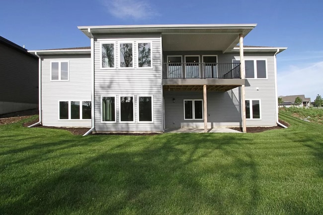 Building Photo - Beautiful 5 Bed/3 Bath House Available February 1st, 2026!